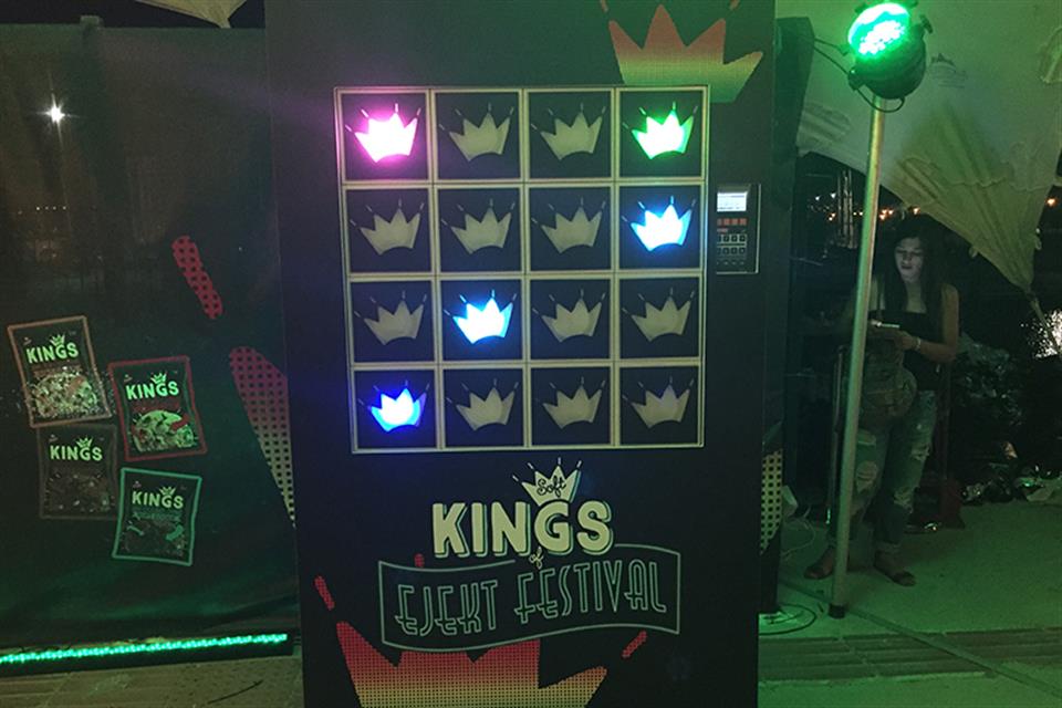 Reaction Wall Kings by airgame