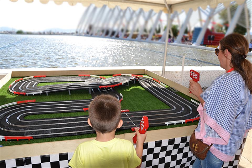 Family day slot cars by airgame