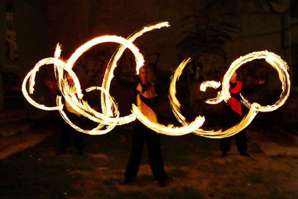 Fire Jugglers by airgame