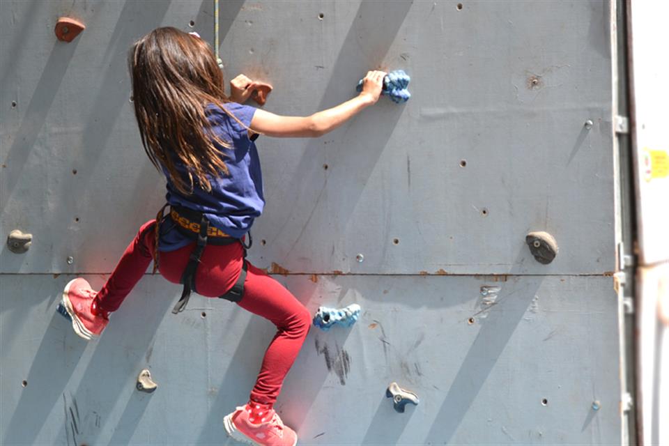 Climbing Wall  by airgame