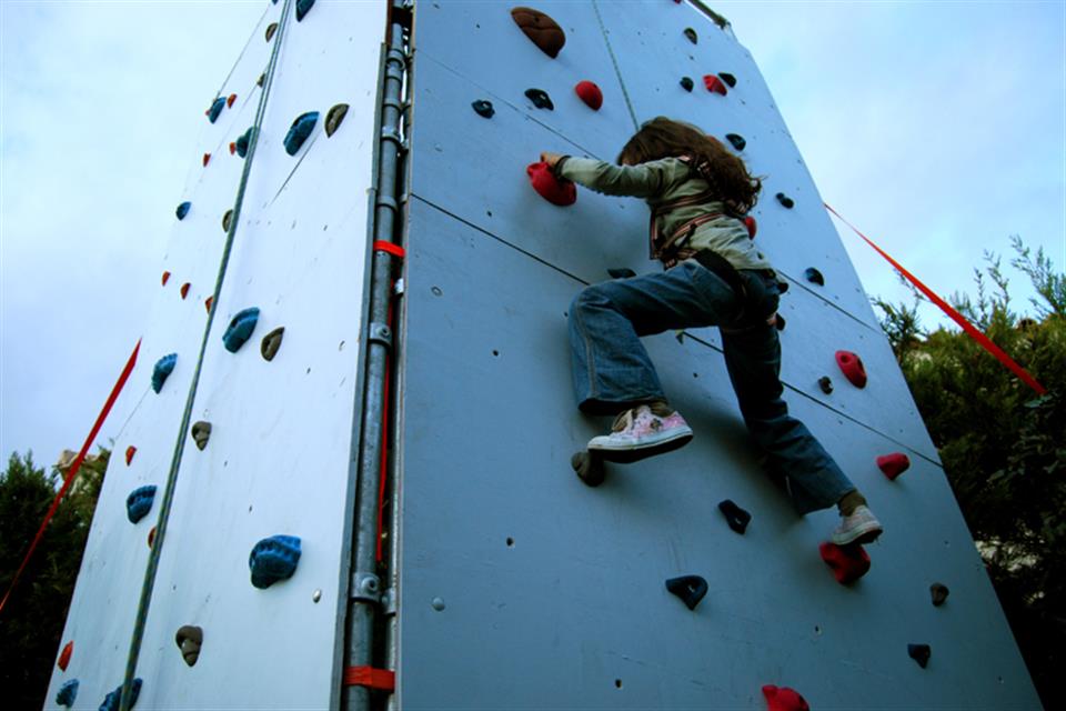 Climbing Wall  by airgame